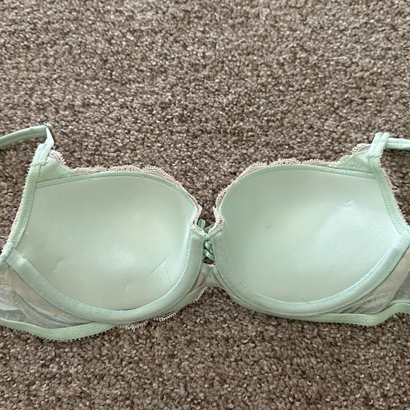 Victoria's Secret Push Up Bra - Picture 3 of 4